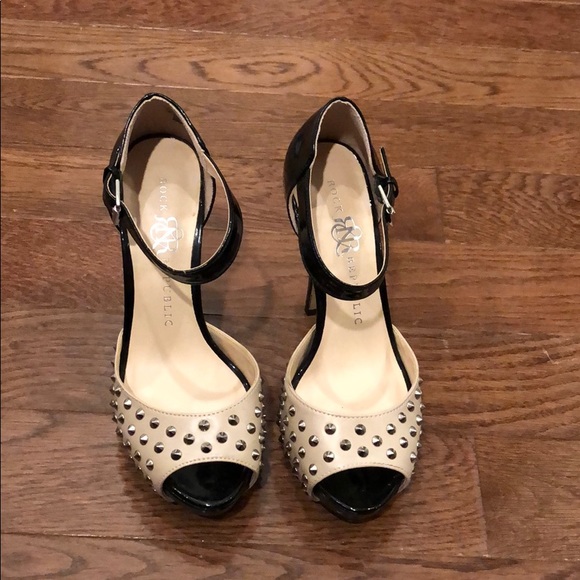 Rock & Republic tan & black heels - Picture 2 of 3